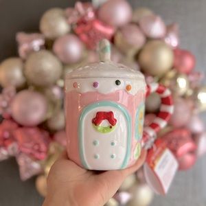 ✨NEW🎄Mr Christmas Pink Gingerbread House Mug with Lid🍭